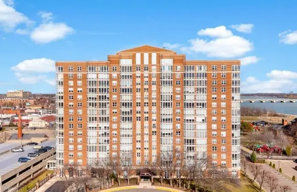 250 E Harbortown #1006 DR, Detroit, MI 48207