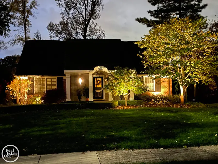 319 Cloverly RD, Grosse Pointe Farms, MI 48236 - #2