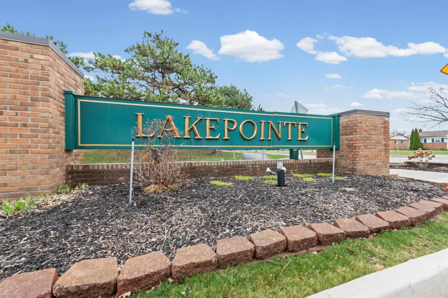 417 Country Club DR, Saint Clair Shores, MI 48082 - #2