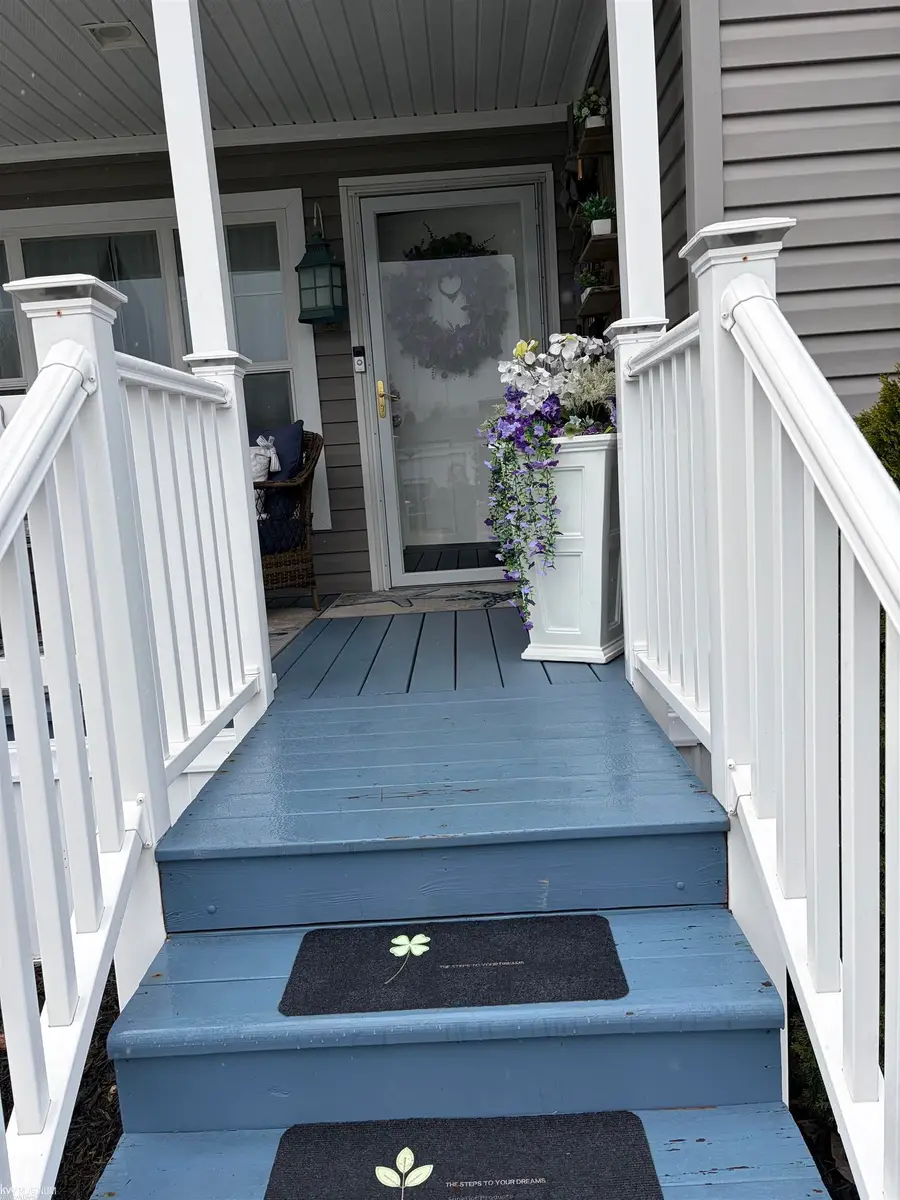 369 Red Pine DR, Flint, MI 48506 - #2