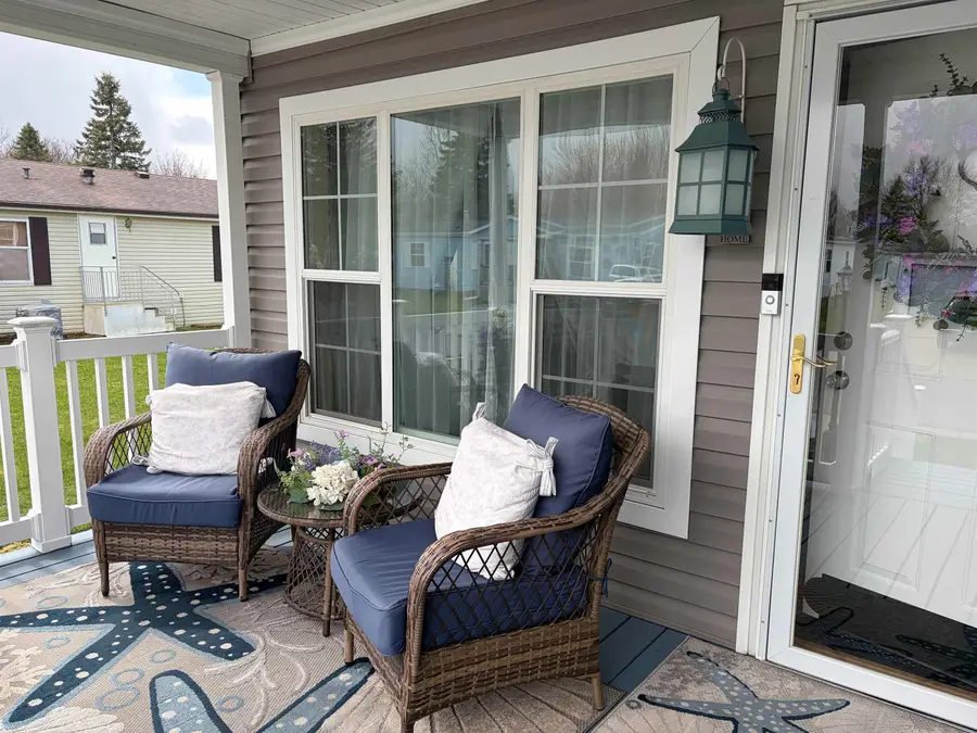 369 Red Pine DR, Flint, MI 48506 - #3