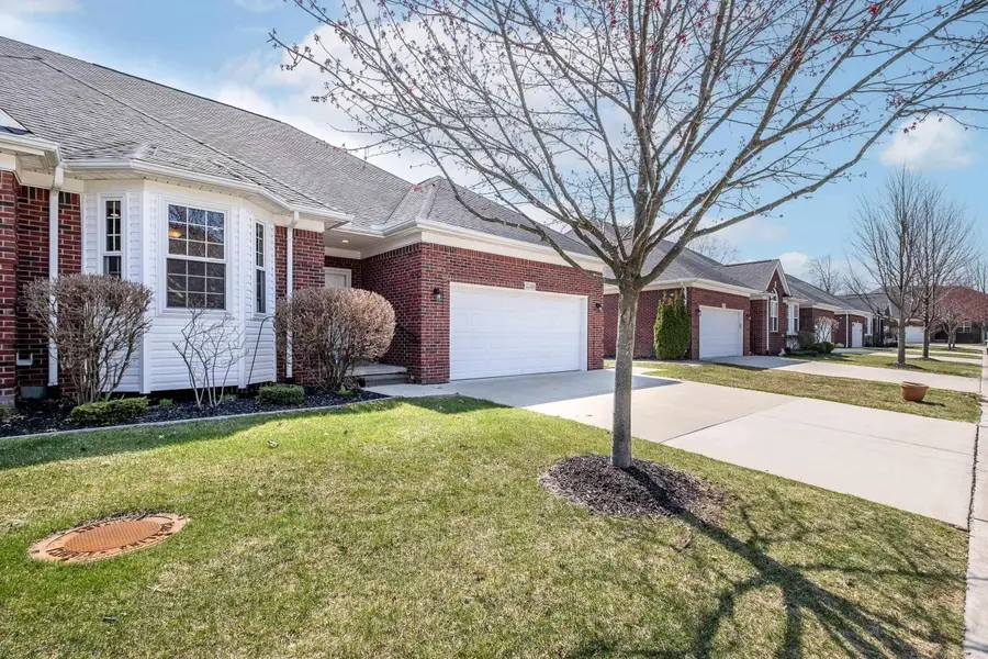 3548 POINTE DR, Sterling Heights, MI 48314 - #2