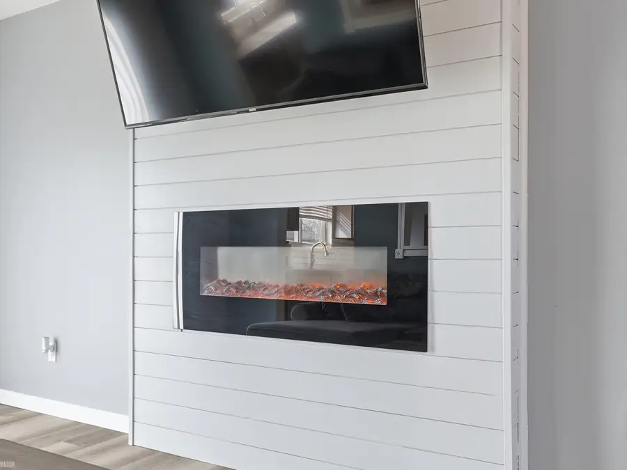 30632 Hayes RD, Roseville, MI 48066 - #3