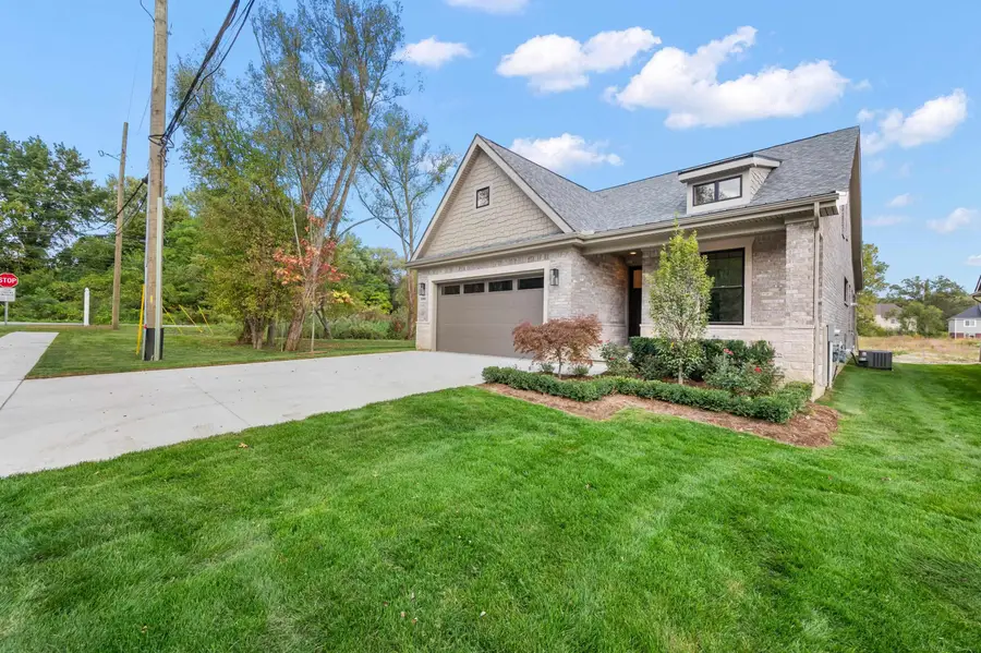 5872 Willow Grove DR, Troy, MI 48085 - #3