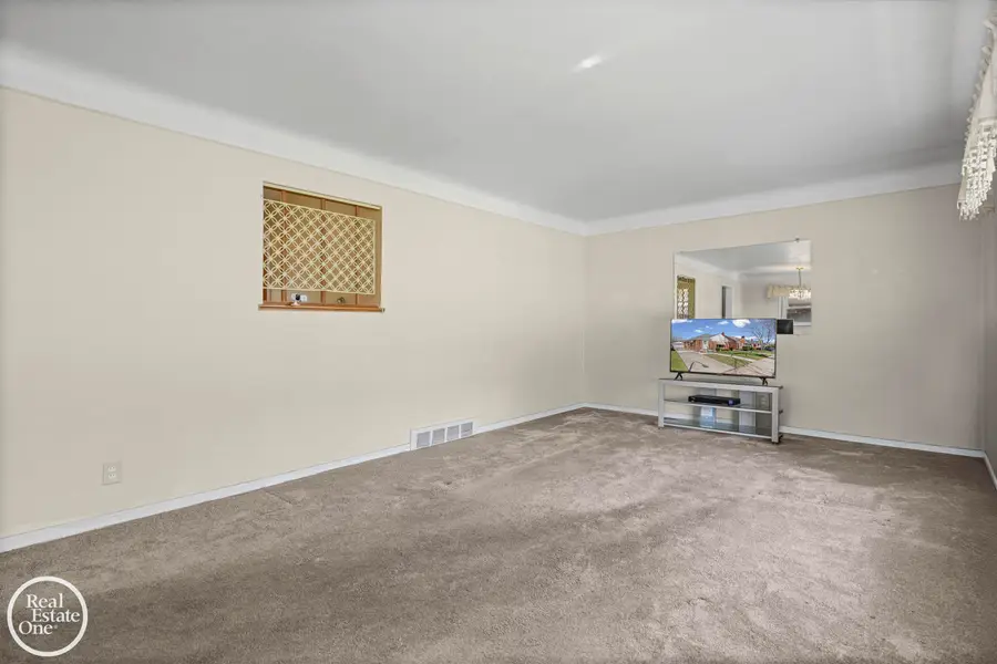 1988 Hollywood AVE, Grosse Pointe Woods, MI 48236 - #3