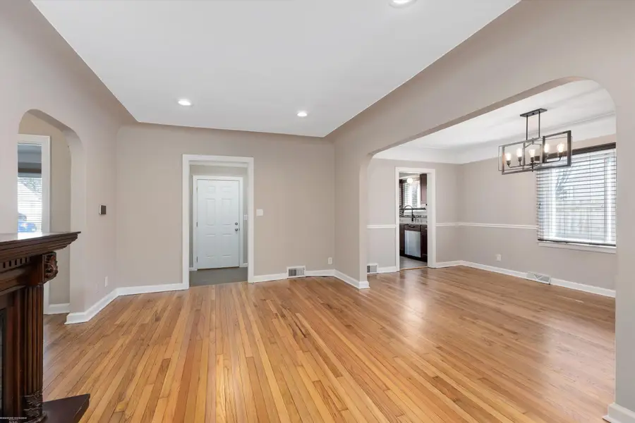 4492 Marr AVE, Warren, MI 48091 - #3