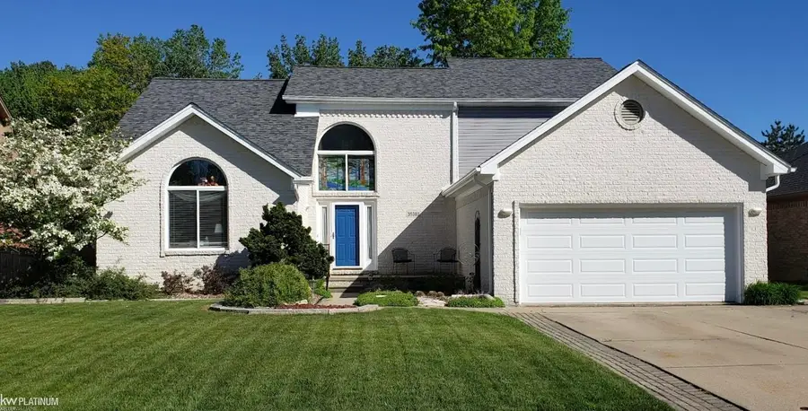 35392 St Clair DR, New Baltimore, MI 48047 - #2