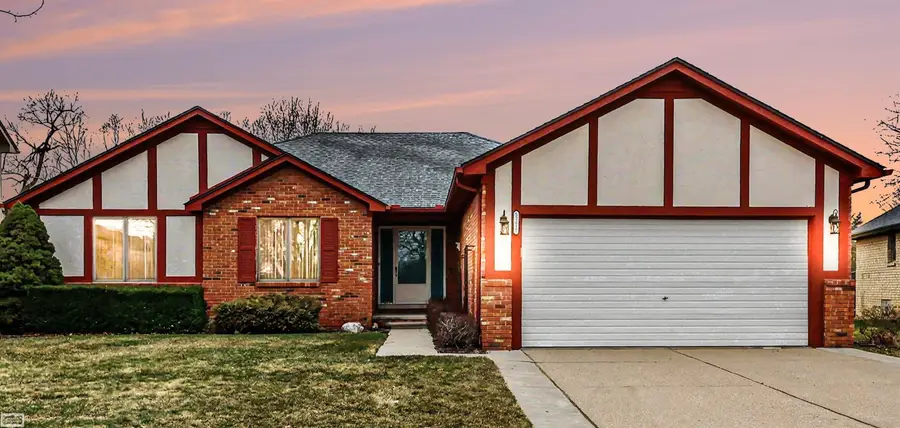 52415 Ridgeway DR, Macomb, MI 48042 - #2