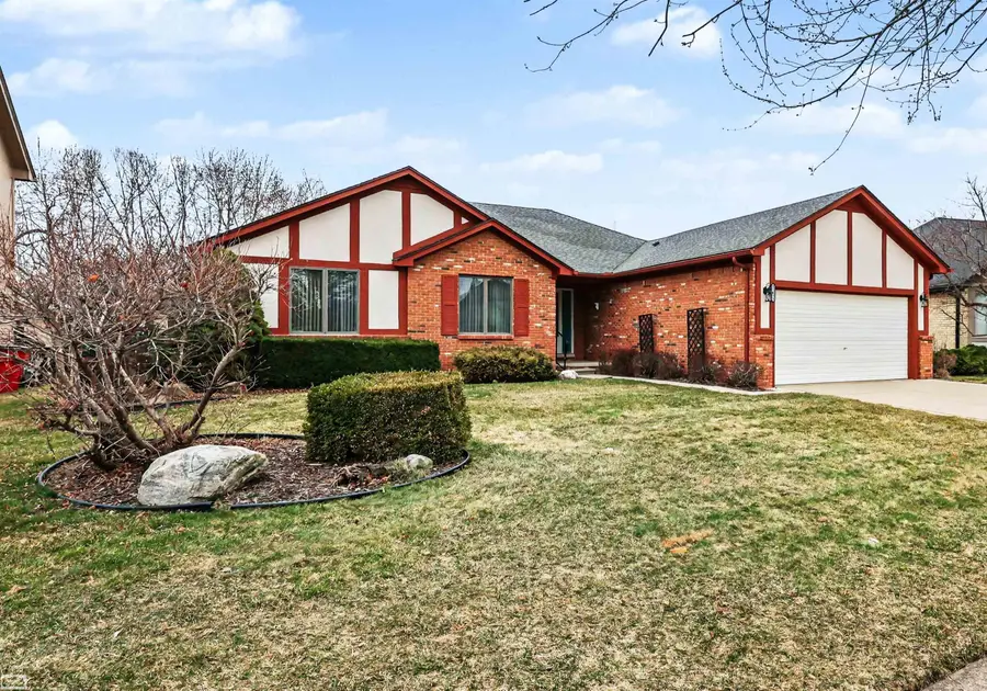 52415 Ridgeway DR, Macomb, MI 48042 - #3