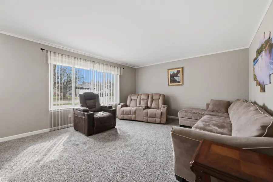 33043 Fraser AVE, Fraser, MI 48026 - #3