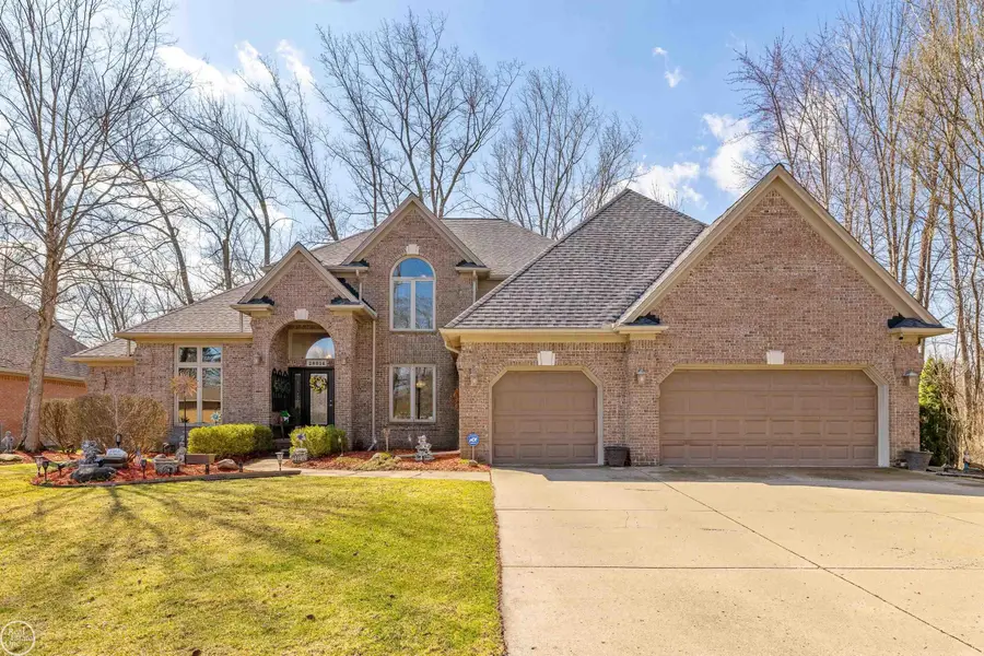 28014 Ashland AVE, Harrison Township, MI 48045 - #2