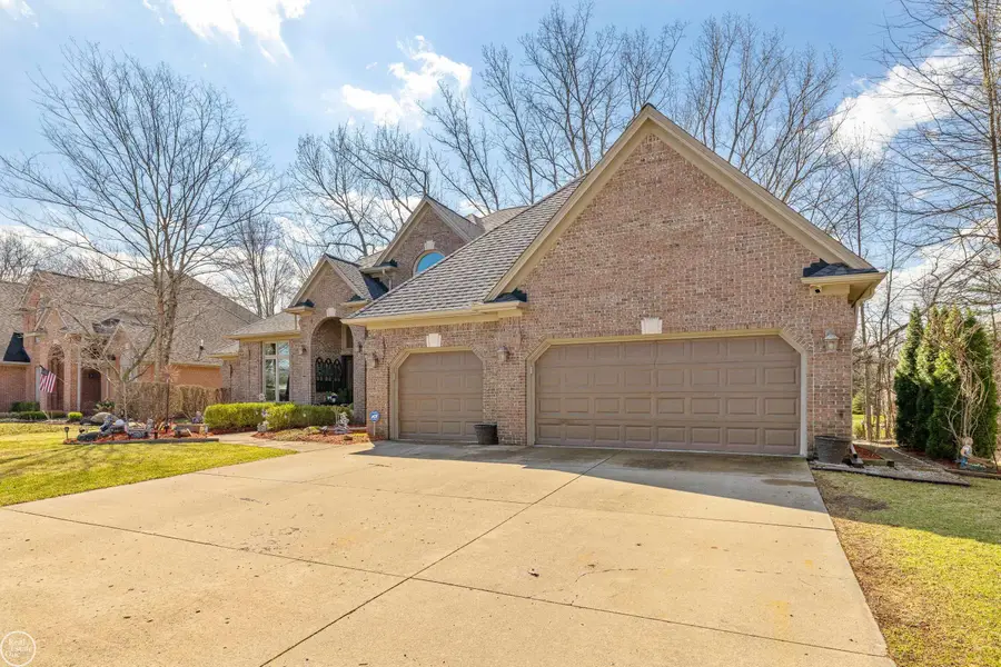 28014 Ashland AVE, Harrison Township, MI 48045 - #3