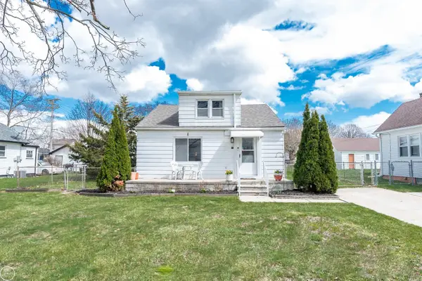 21 Logan ST, MtClemens, MI 48043