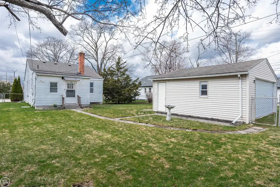 21 Logan ST, Mount Clemens, MI 48043 - #2