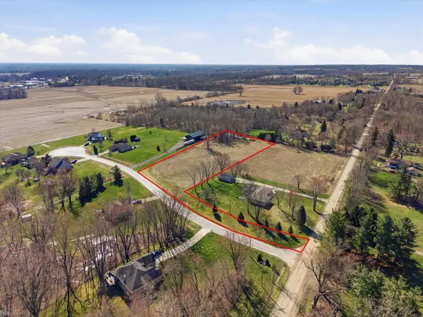 7036 Rea LN, Almont, MI 48003
