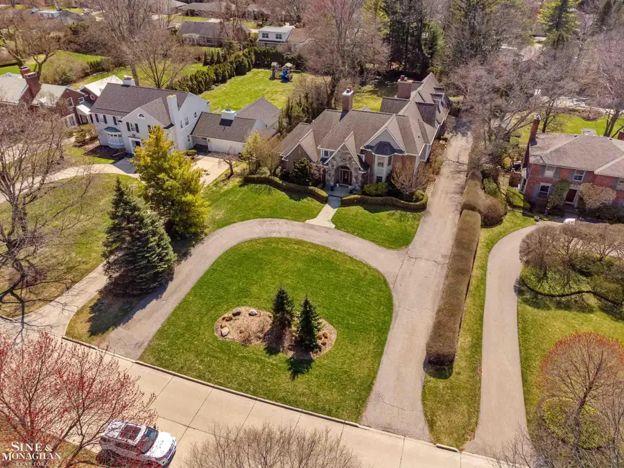 521 Oxford RD, Grosse Pointe Woods, MI 48236 - #3