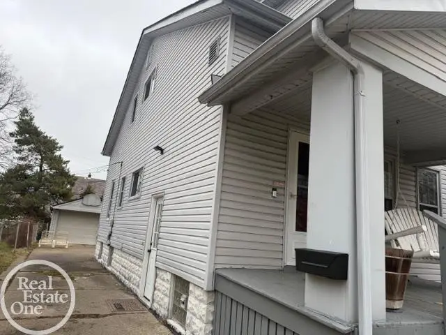 22138 Brittany AVE, Eastpointe, MI 48021 - #2