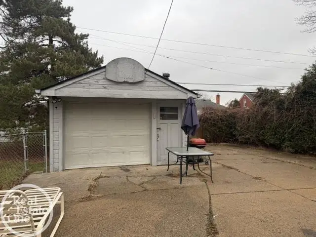 22138 Brittany AVE, Eastpointe, MI 48021 - #3