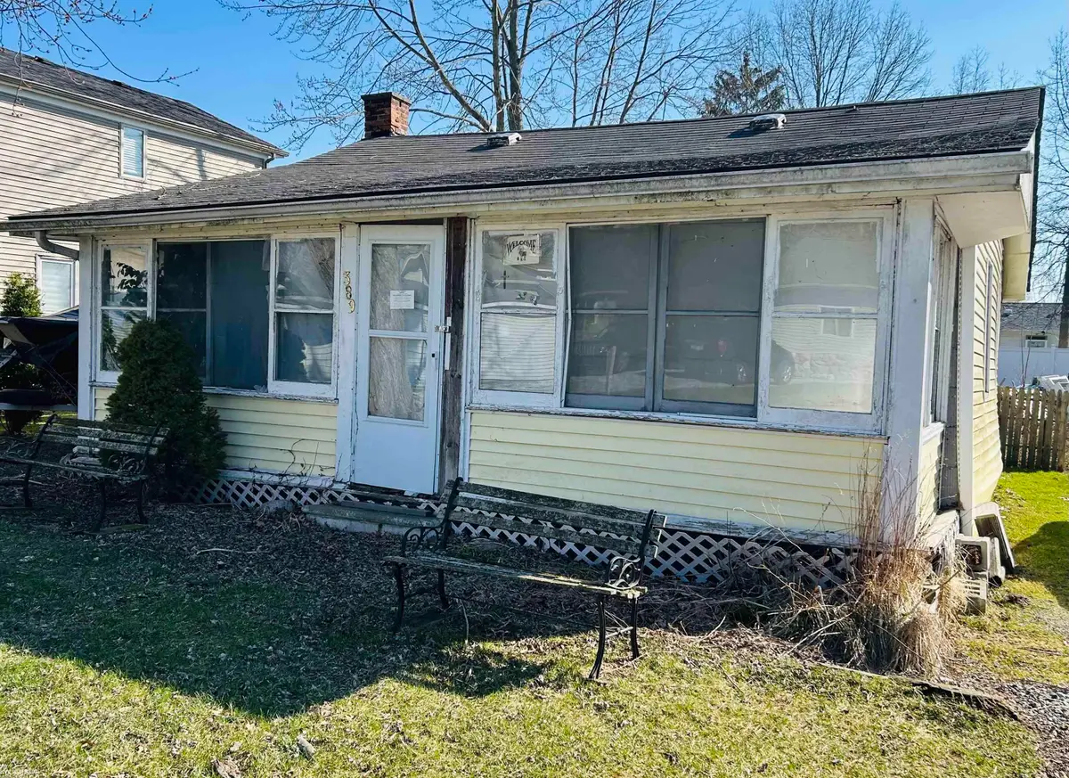 389 S Parkway DR, Clay, MI 48001 - #1