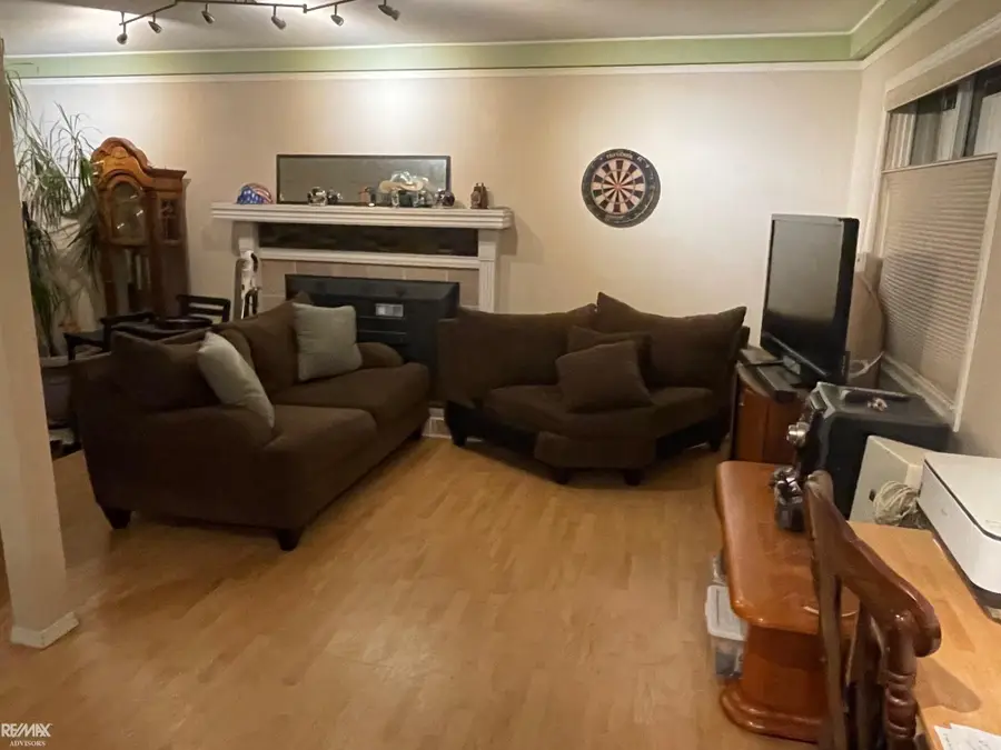 30607 Glenwood CIR, Warren, MI 48088 - #3