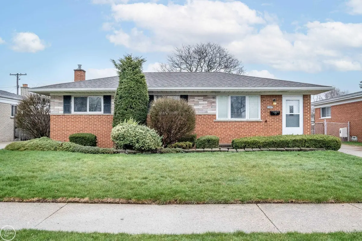 27842 Adler DR, Warren, MI 48088 - #1