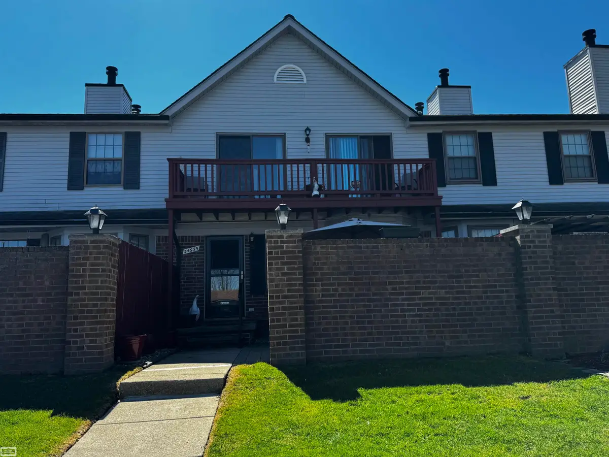 34635 W Marino CT, Chesterfield, MI 48047 - #1