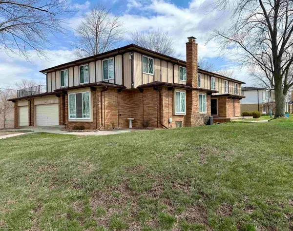 11904 E 14 Mile RD, Warren, MI 48093
