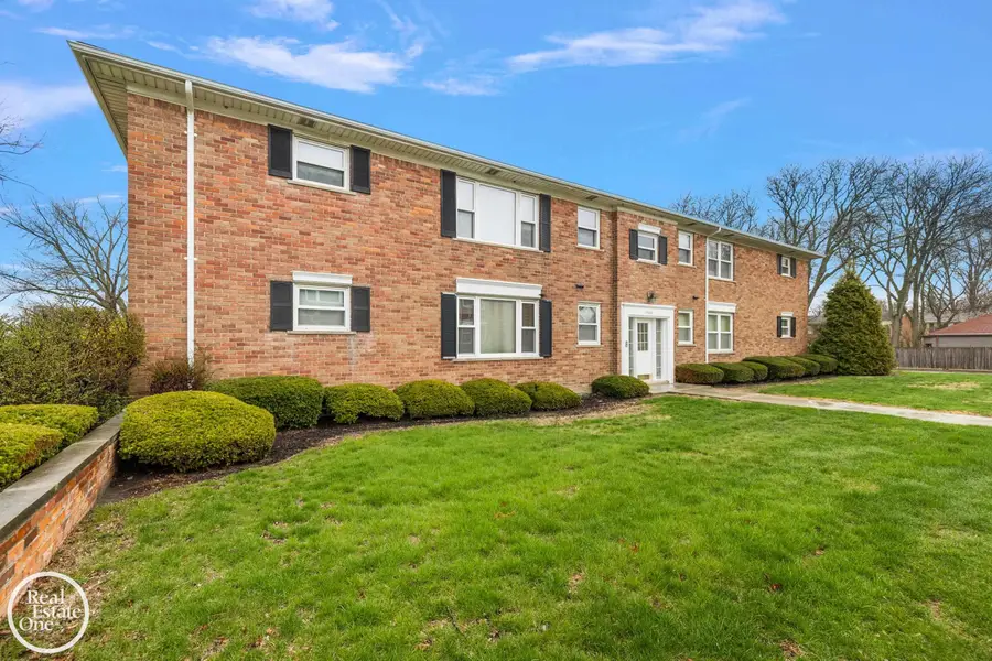 17560 Mack RD, Grosse Pointe, MI 48230 - #2