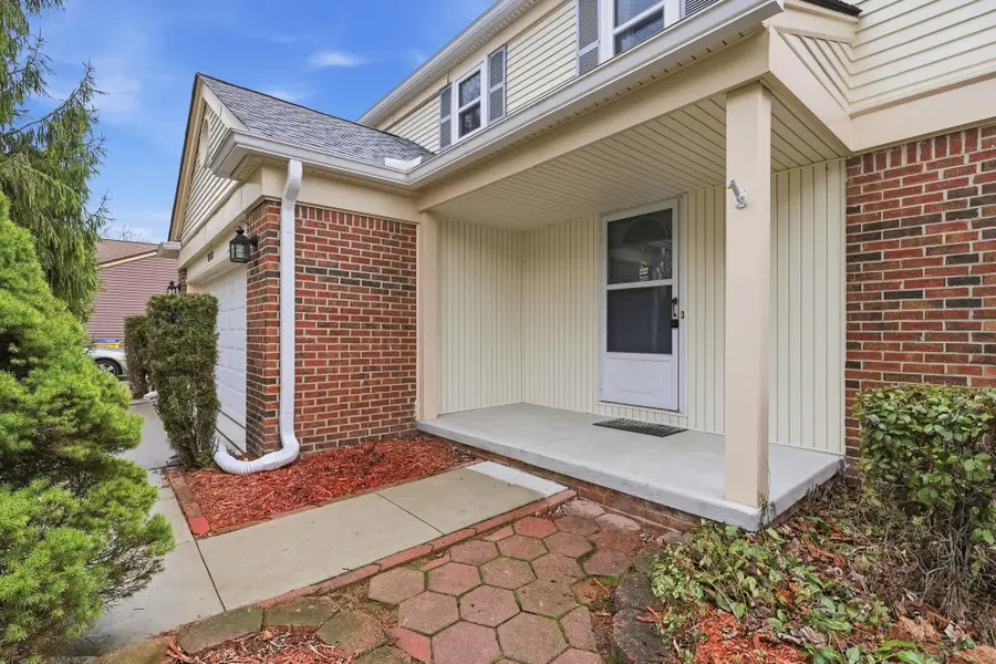 54173 Avondale DR, New Baltimore, MI 48047 - #2