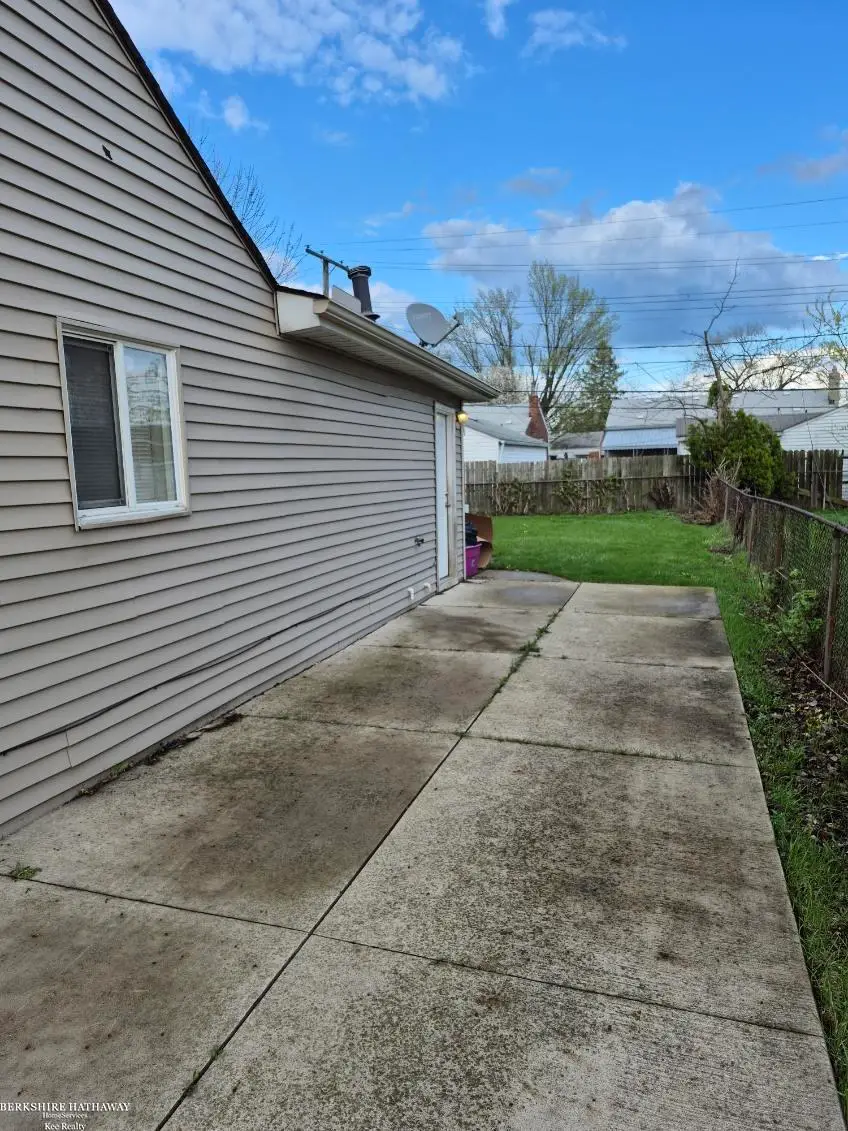 25842 Leach ST, Roseville, MI 48066 - #2