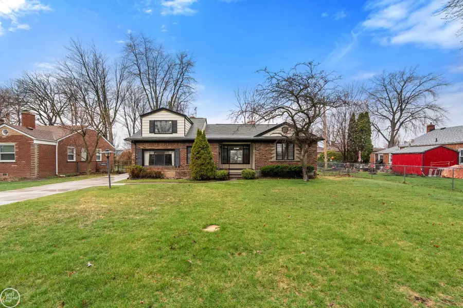 28413 RUEHLE ST, Saint Clair Shores, MI 48081 - #2