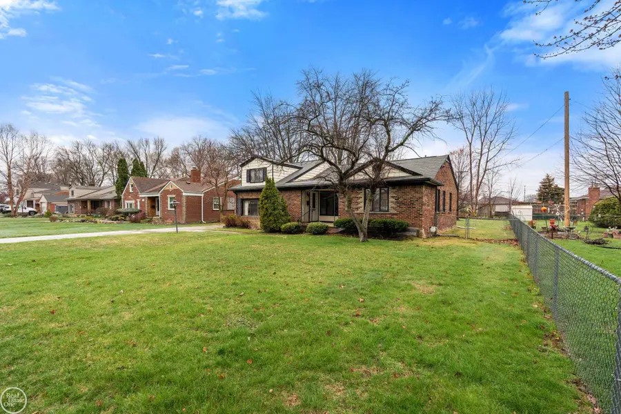 28413 RUEHLE ST, Saint Clair Shores, MI 48081 - #3