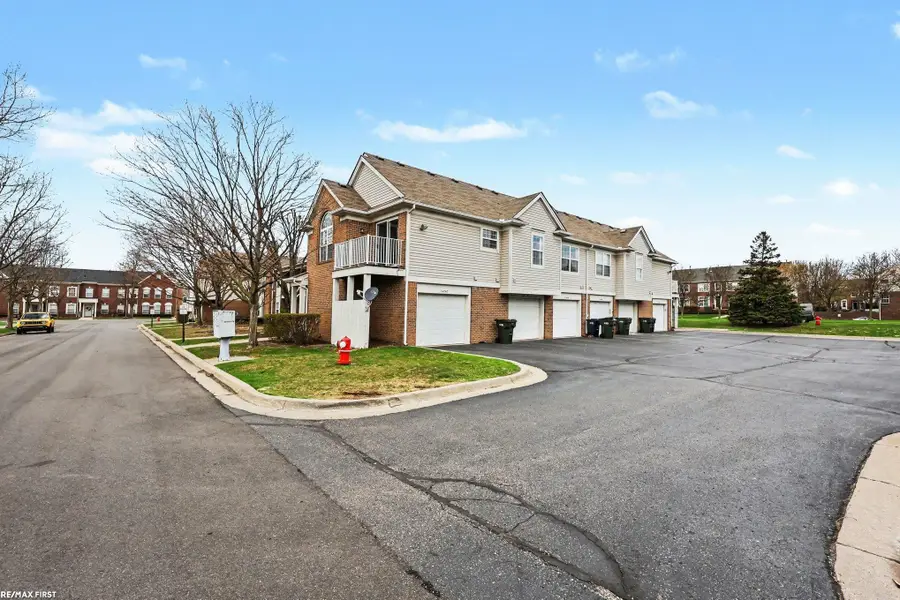14528 Holborn DR, Sterling Heights, MI 48313 - #3