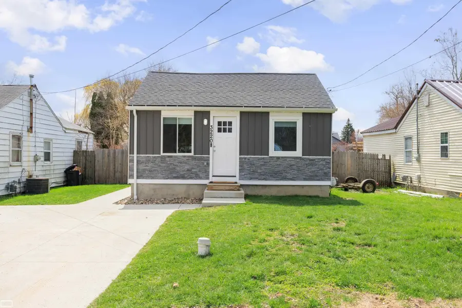 3220 Alpena ST, Burton, MI 48529 - #2