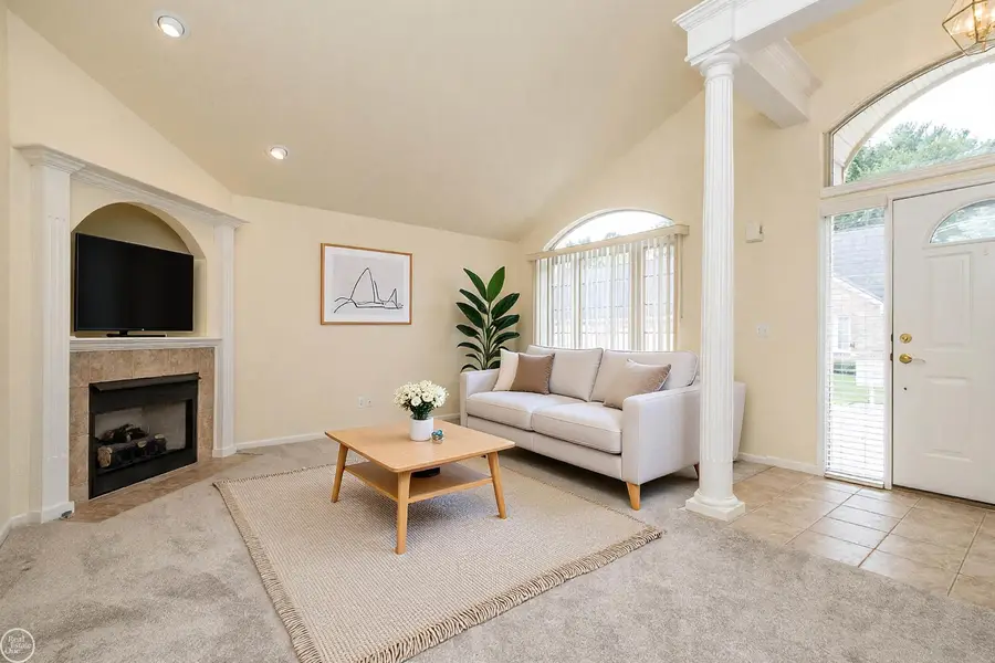 16611 Ventura CIR, Clinton, MI 48038 - #2