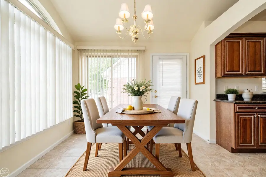 16611 Ventura CIR, Clinton, MI 48038 - #3