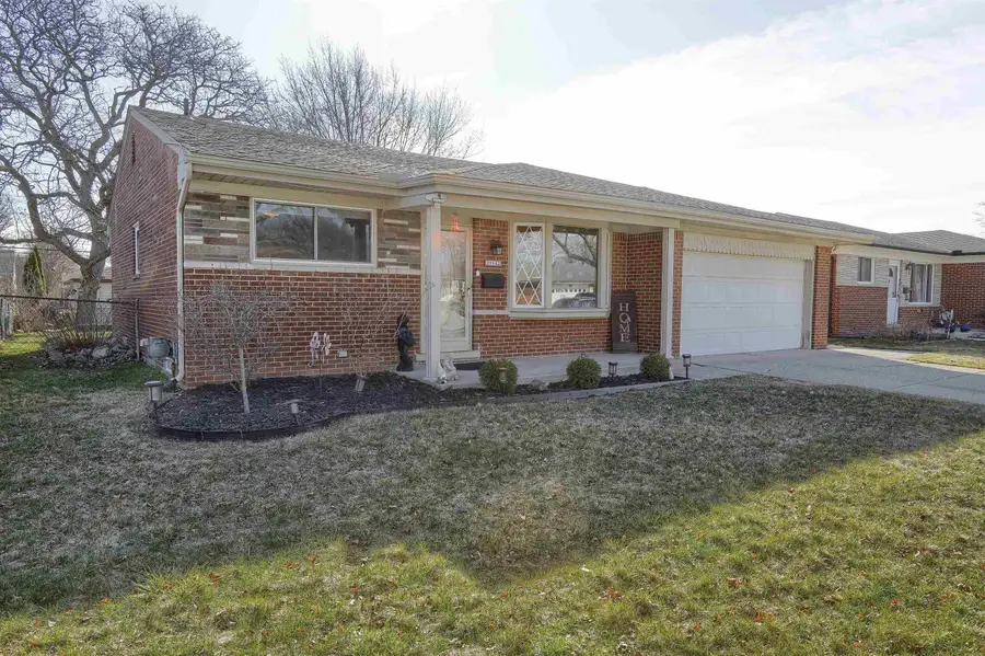 29642 Pinto DR, Warren, MI 48093 - #2