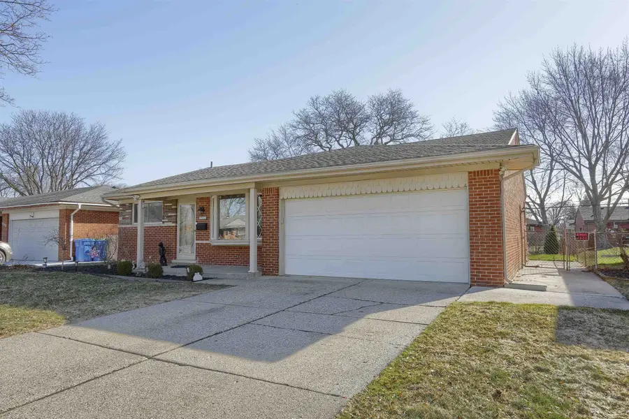 29642 Pinto DR, Warren, MI 48093 - #3