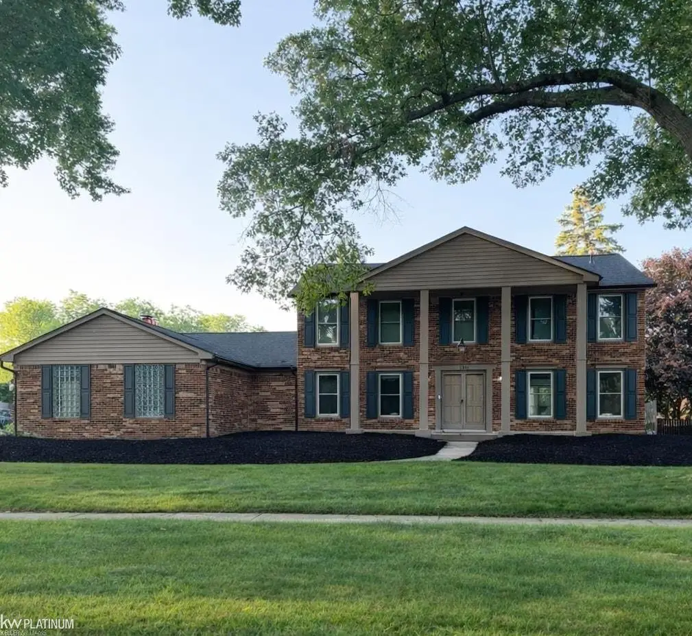 11880 Whispering Oak LN, Shelby, MI 48315 - #1