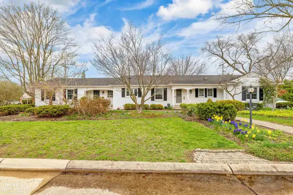 72 S Duval RD, GrossePointeShores, MI 48236