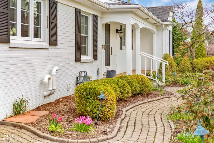 72 S Duval RD, Grosse Pointe Shores, MI 48236 - #2