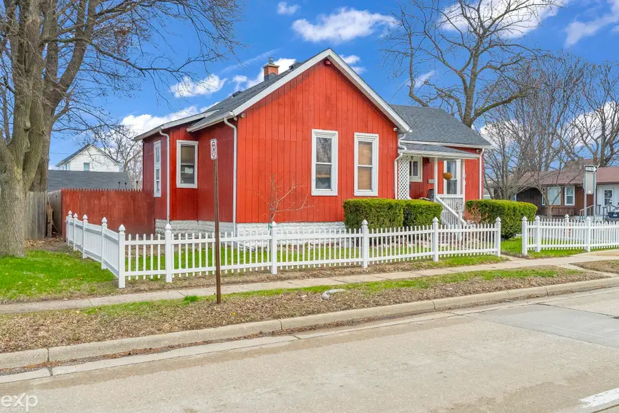 903 Oak ST, Port Huron, MI 48060 - #3