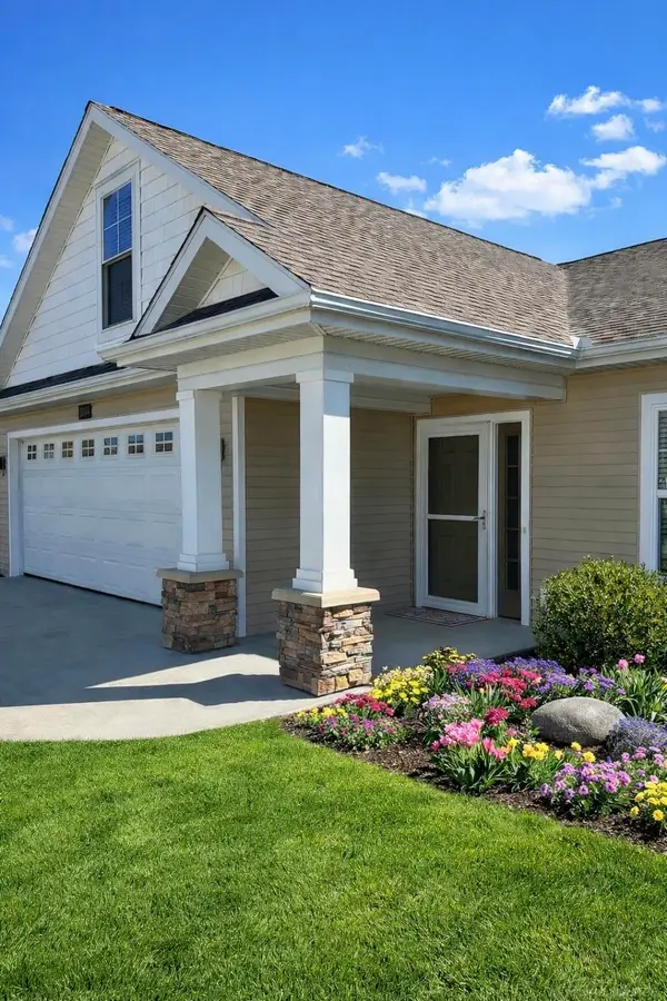 11404 S Lake DR, Holland, MI 49424