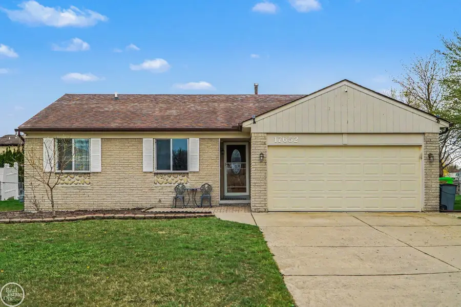 17652 Millstone DR, Macomb, MI 48044 - #2