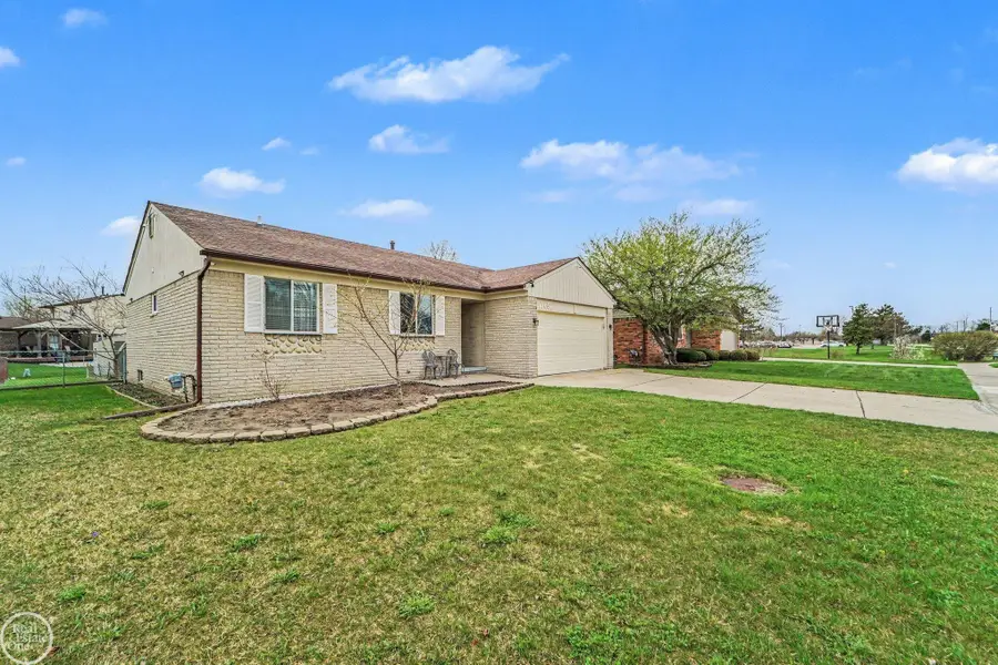 17652 Millstone DR, Macomb, MI 48044 - #3