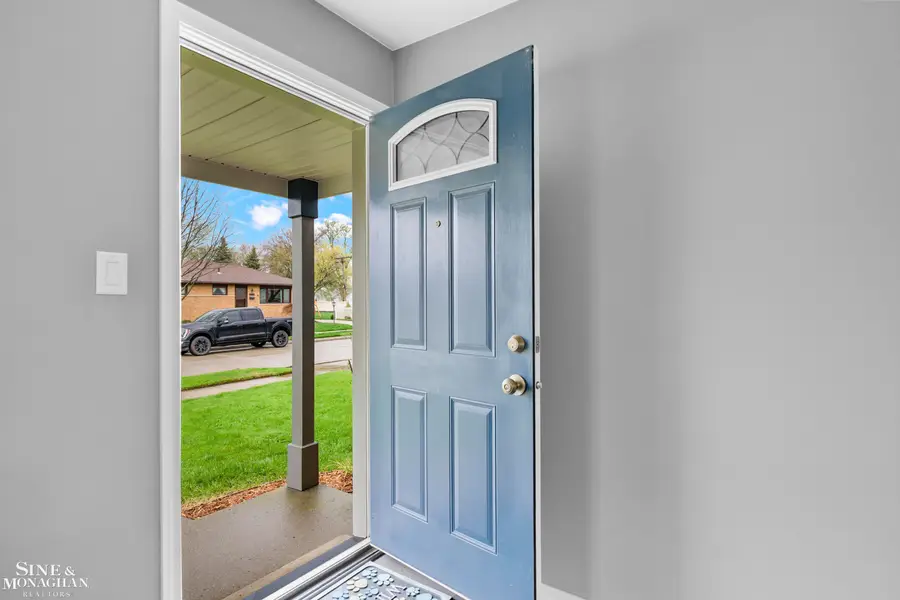 28008 Elba ST, Saint Clair Shores, MI 48081 - #3