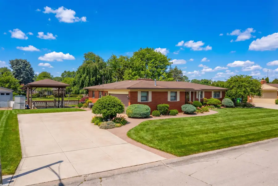 38151 SEAWAY CT, Harrison Township, MI 48045 - #3