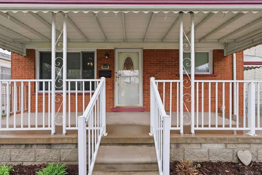 23112 Cayuga AVE, Hazel Park, MI 48030 - #2