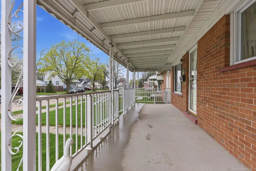 23112 Cayuga AVE, Hazel Park, MI 48030 - #3