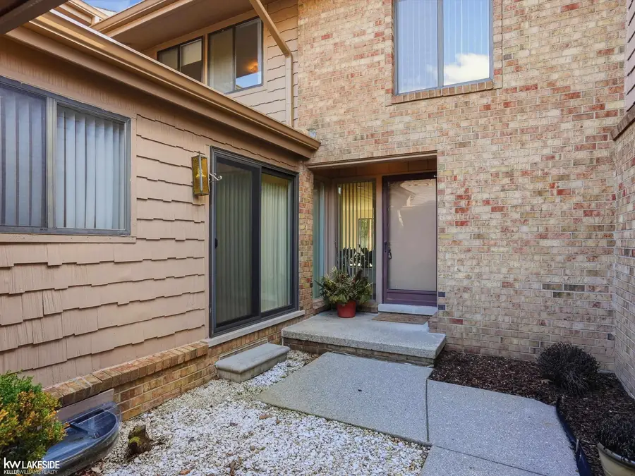 7134 BRIDGE WAY, West Bloomfield, MI 48322 - #2